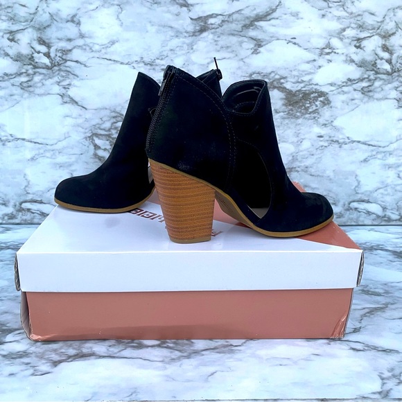 Fergalicious Suede Almond Toe Palmer Booties Size 6.5 - Picture 5 of 8